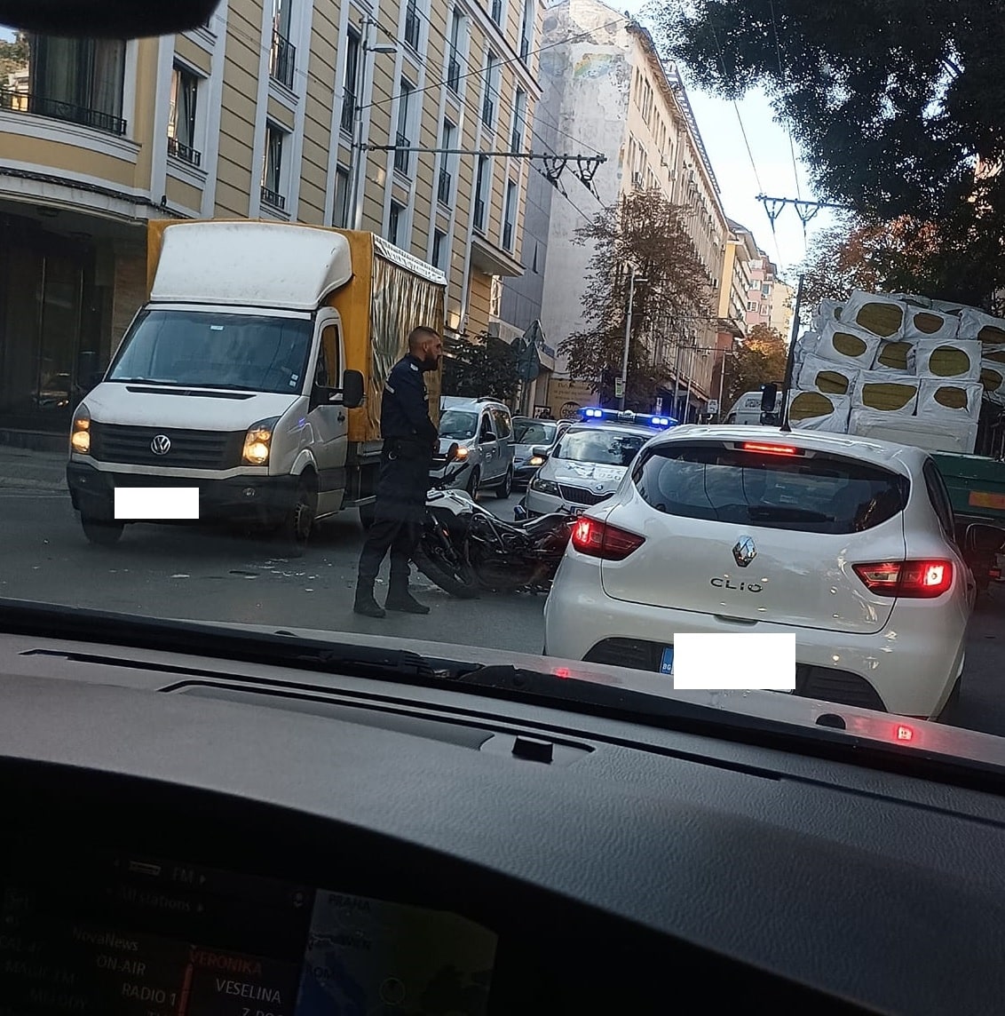 Полицай моторист е бил блъснат на ул Георги С Раковски в