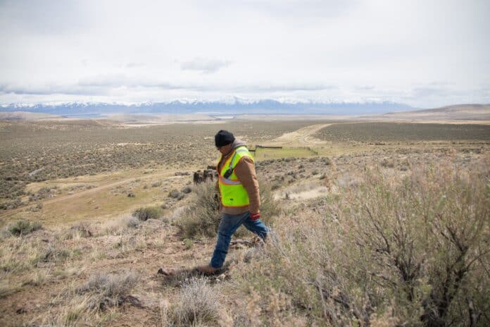 Работник в района "Thacker Pass"
