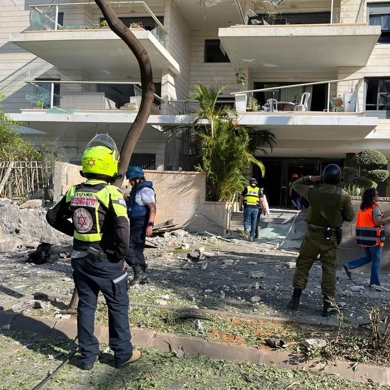 Ситуацията в Израел остава изключително напрегната поради което от Министерството