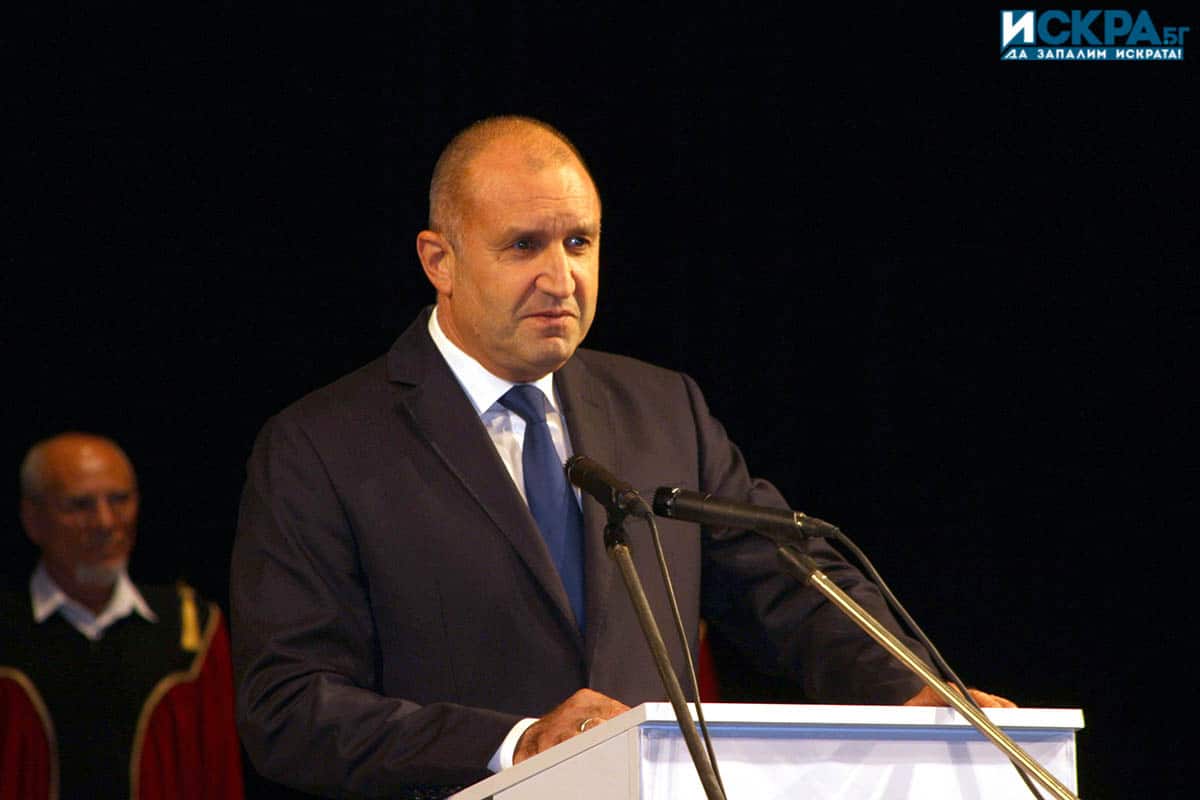 Президентът Румен Радев ще удостои с Почетния знак на президента