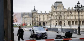 Лувър, Франция