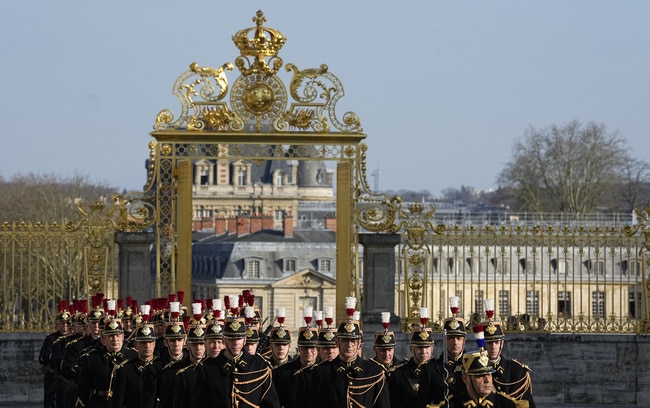 Сигнал за бомба във Версайския дворец, извършва се евакуация, предадоха