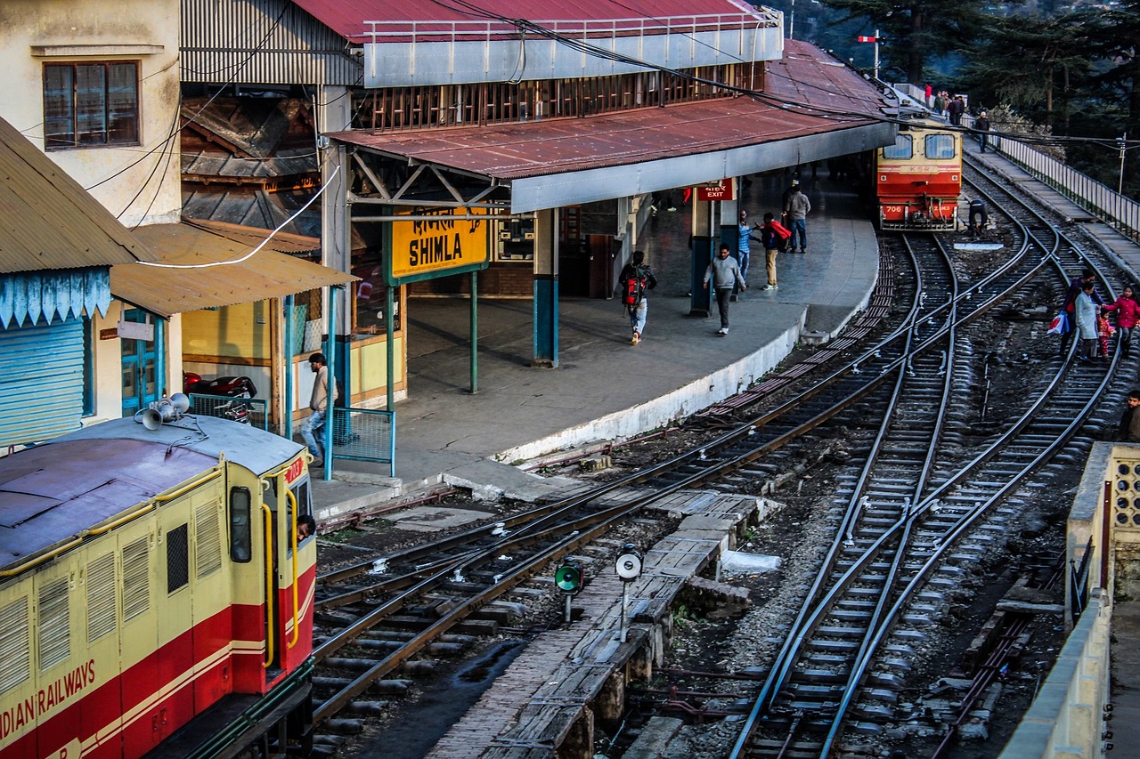Пътнически влак се е блъснал в друг в Южна Индия