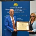 Връчване на сертификат