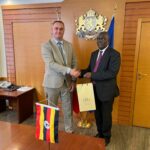 Заместник-министър Деян Стратев и посланик Н. Пр. Стефън Мубиру