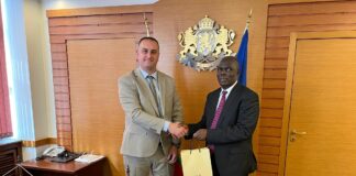 Заместник-министър Деян Стратев и посланик Н. Пр. Стефън Мубиру