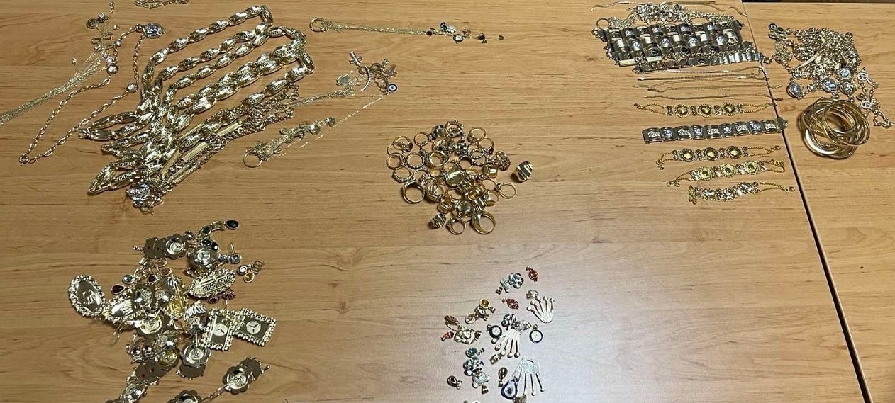 Близо 1 кг контрабандни златни накити на обща стойност за