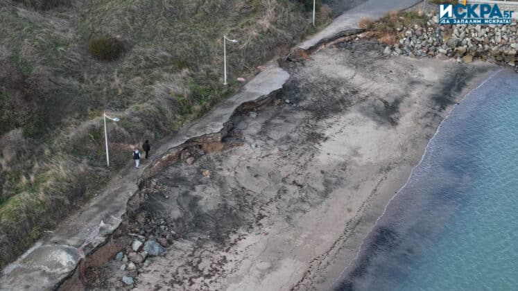 Пропаднала алея