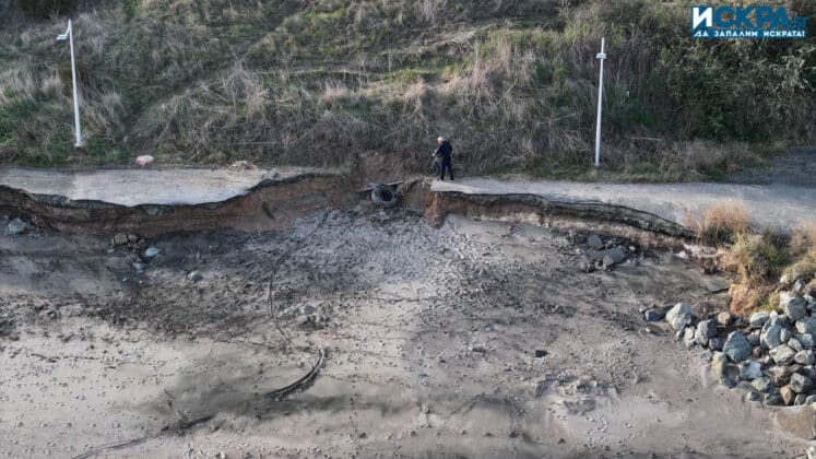 Пропаднала алея