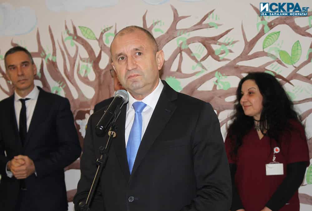 Президентът Румен Радев посочи няколко проблема пред българската армия Според