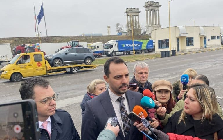 Заедно с бизнеса и с двустранните камари искаме ясно да