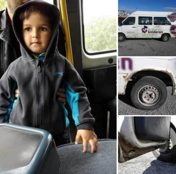 Деца, развален бус