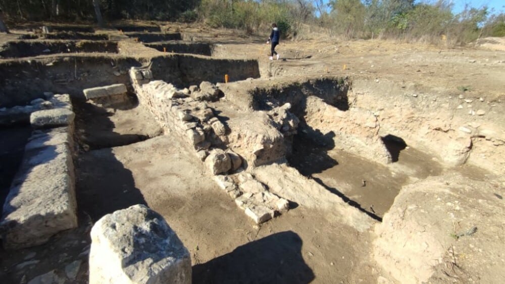 Повече от хиляда артефакта бяха открити от археолозите при разкопките