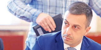 Деян Николов