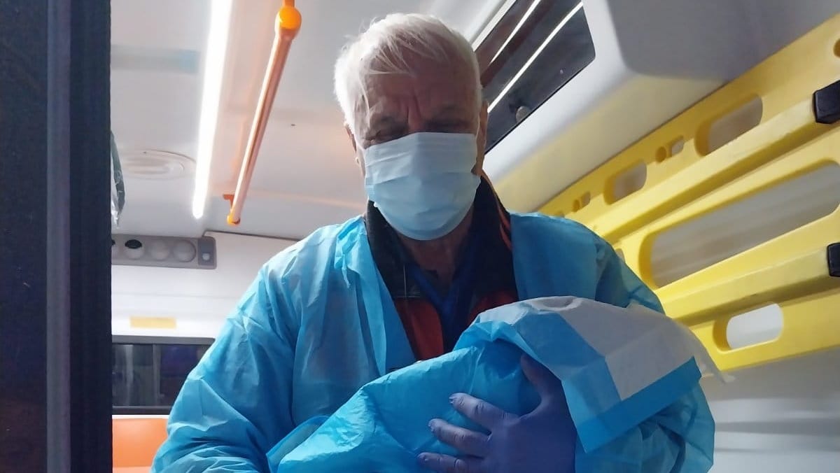 Фелдшер е изродил бебе в линейка в Бургас Радко Радев
