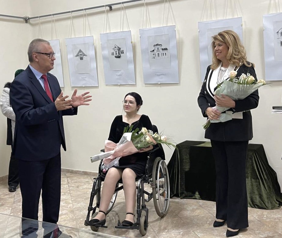 Вицепрезидентът Илияна Йотова подкрепи младия творец Мартина Жила на представянето