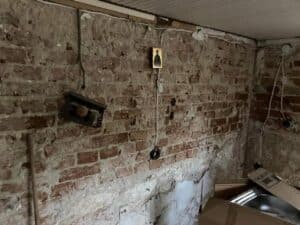 Стаята, която се нуждае от ремонт и измазване