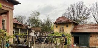 Изгоряла къща