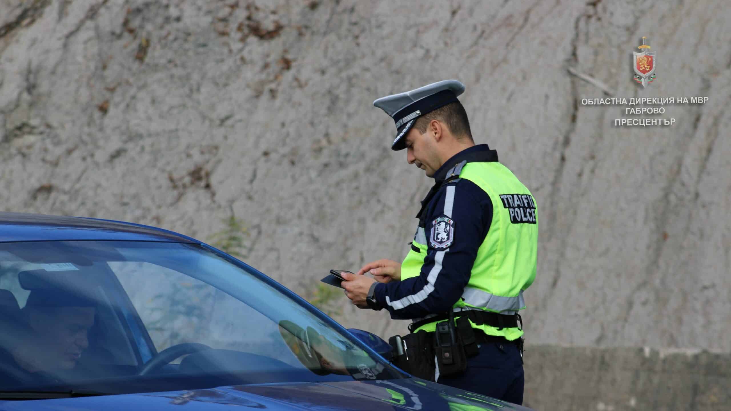 Кампания С безопасно пътно превозно средство през зимата служителите на