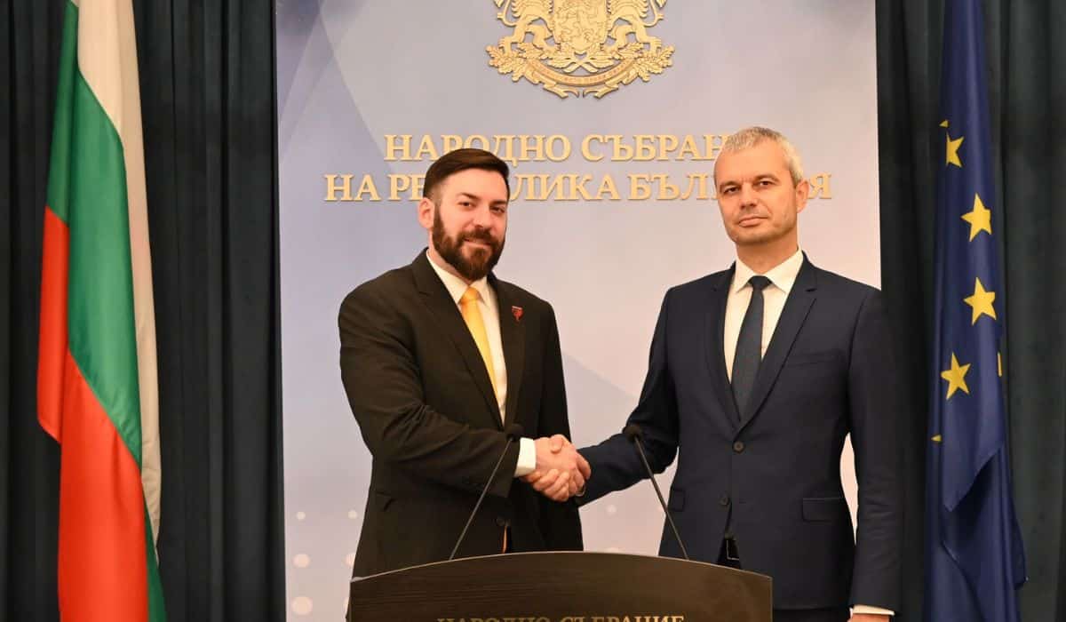 Лидерът на ПП Възраждане Костадин Костадинов се срещна с председател