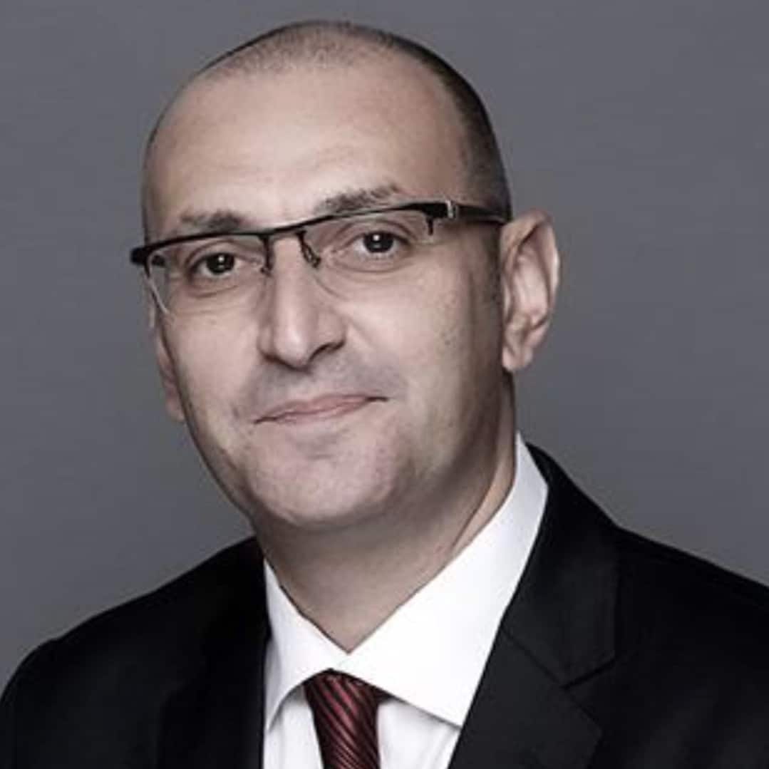 Животът на двамата български моряци от отвлечения кораб не е