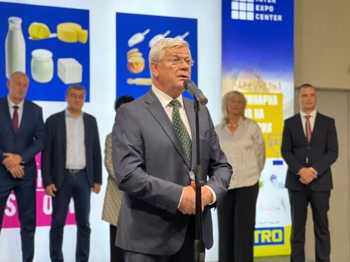 Министър Кирил Вътев