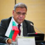 Министър Юлиян Попов