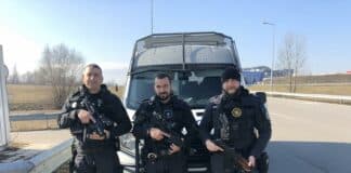 Полицейски служители