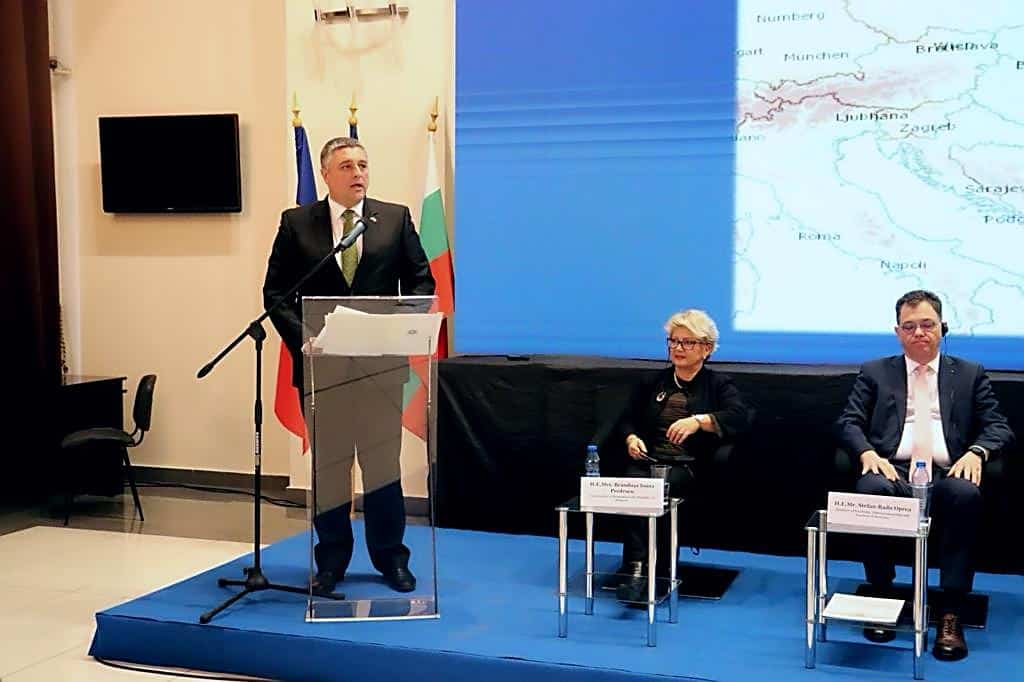 Работим активно за подобряване на транспортната свързаност между България и