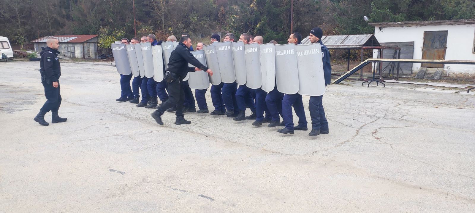 Полицаите към Областната дирекция на МВР в Разград в момента