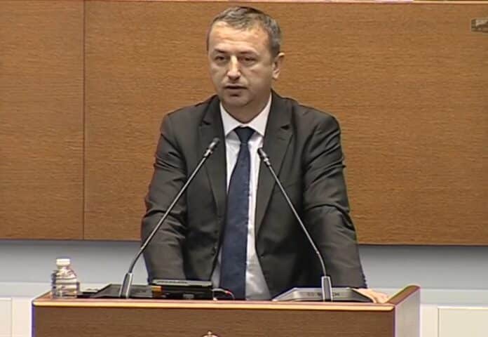 Даниел Петров