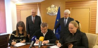 Подписване на договорите