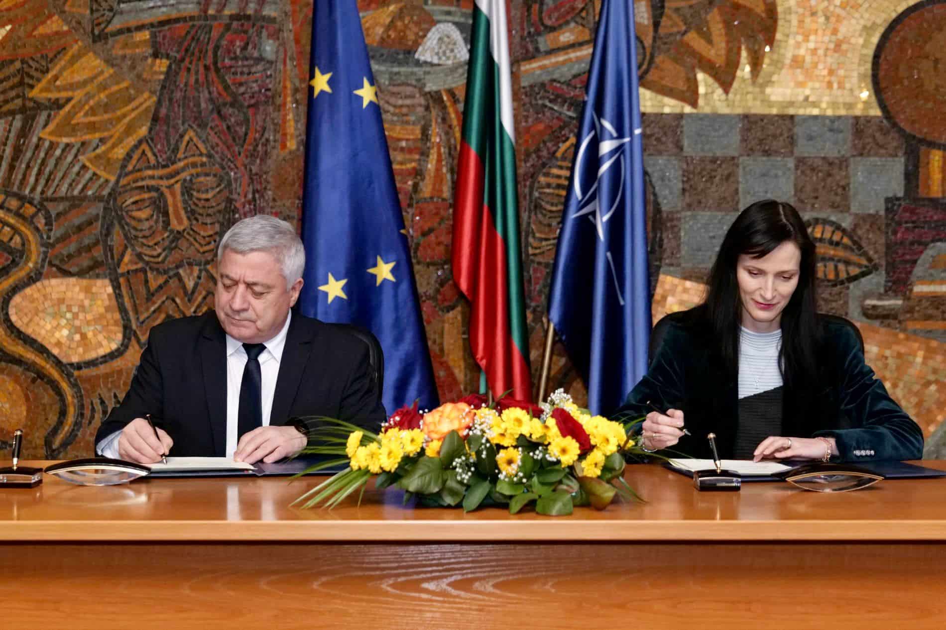 Вицепремиерът и министър на външните работи Мария Габриел и академик