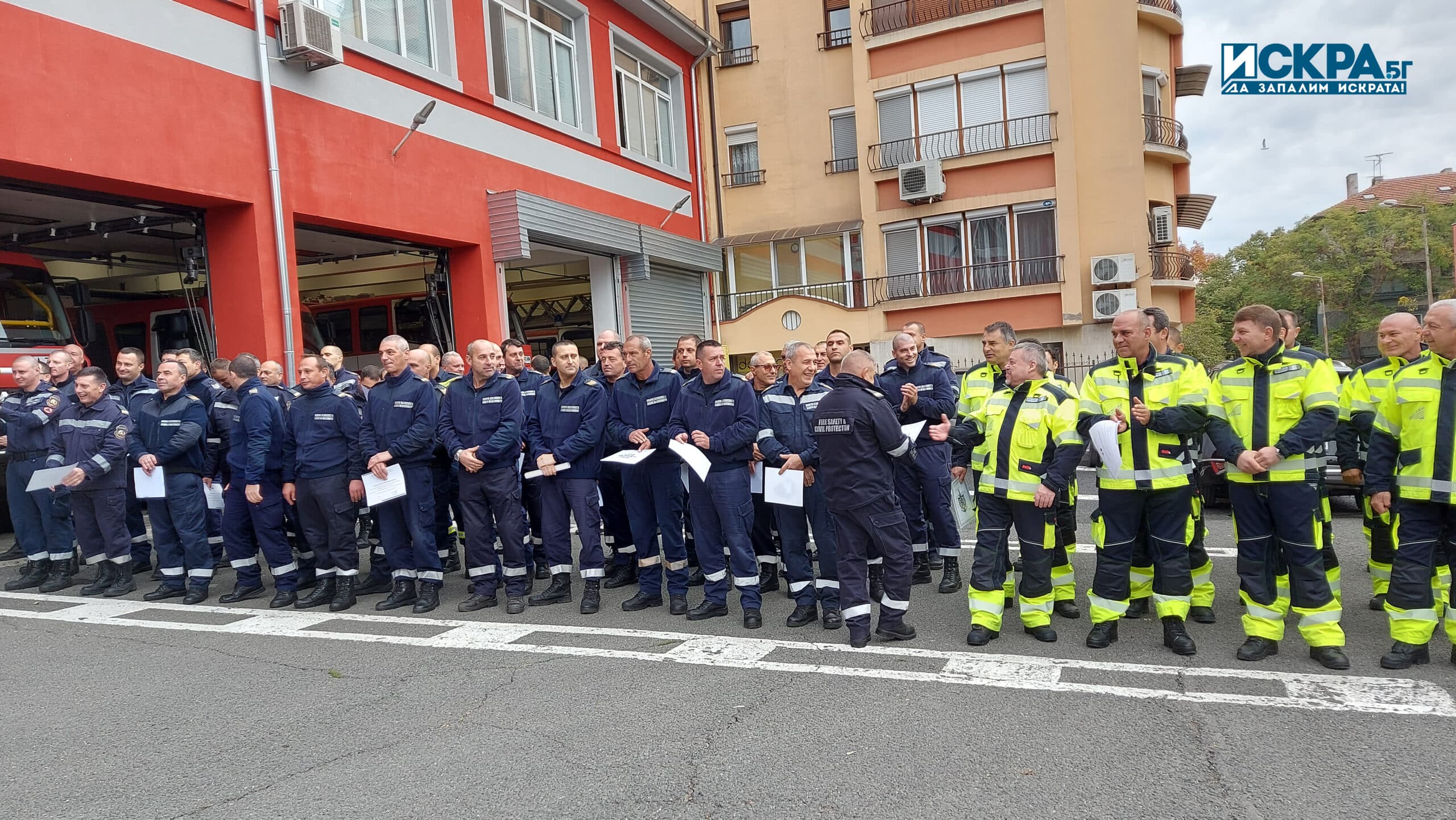 Награждаване на пожарникари Снимка Искра бг
93 ма огнеборци от Бургас получиха заслужени