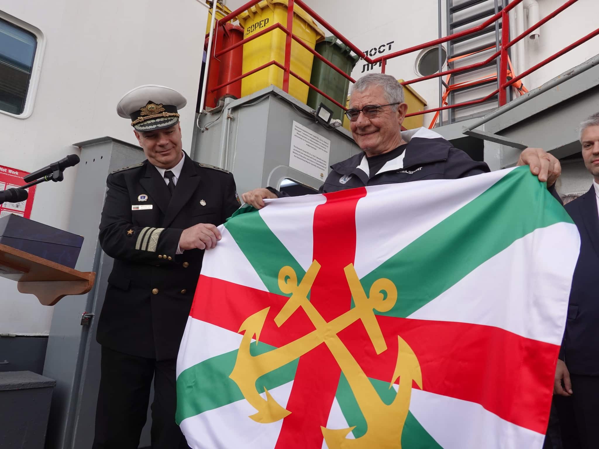 Българският военен научноизследователски кораб НИК 421 Св Св Кирил и