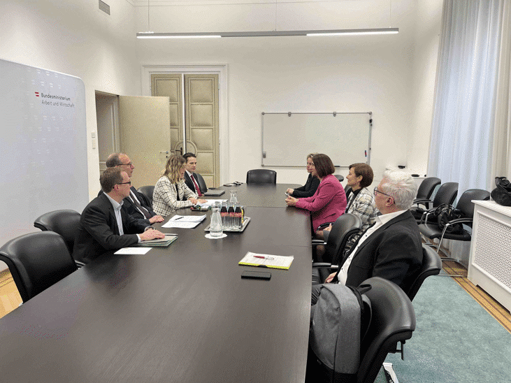 Държавата ни проучва силните страни на австрийския модел на дуално