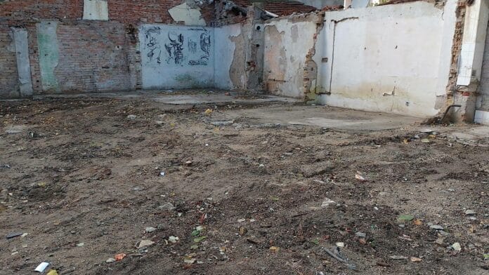 Имотът във ж.к. "Възраждане"