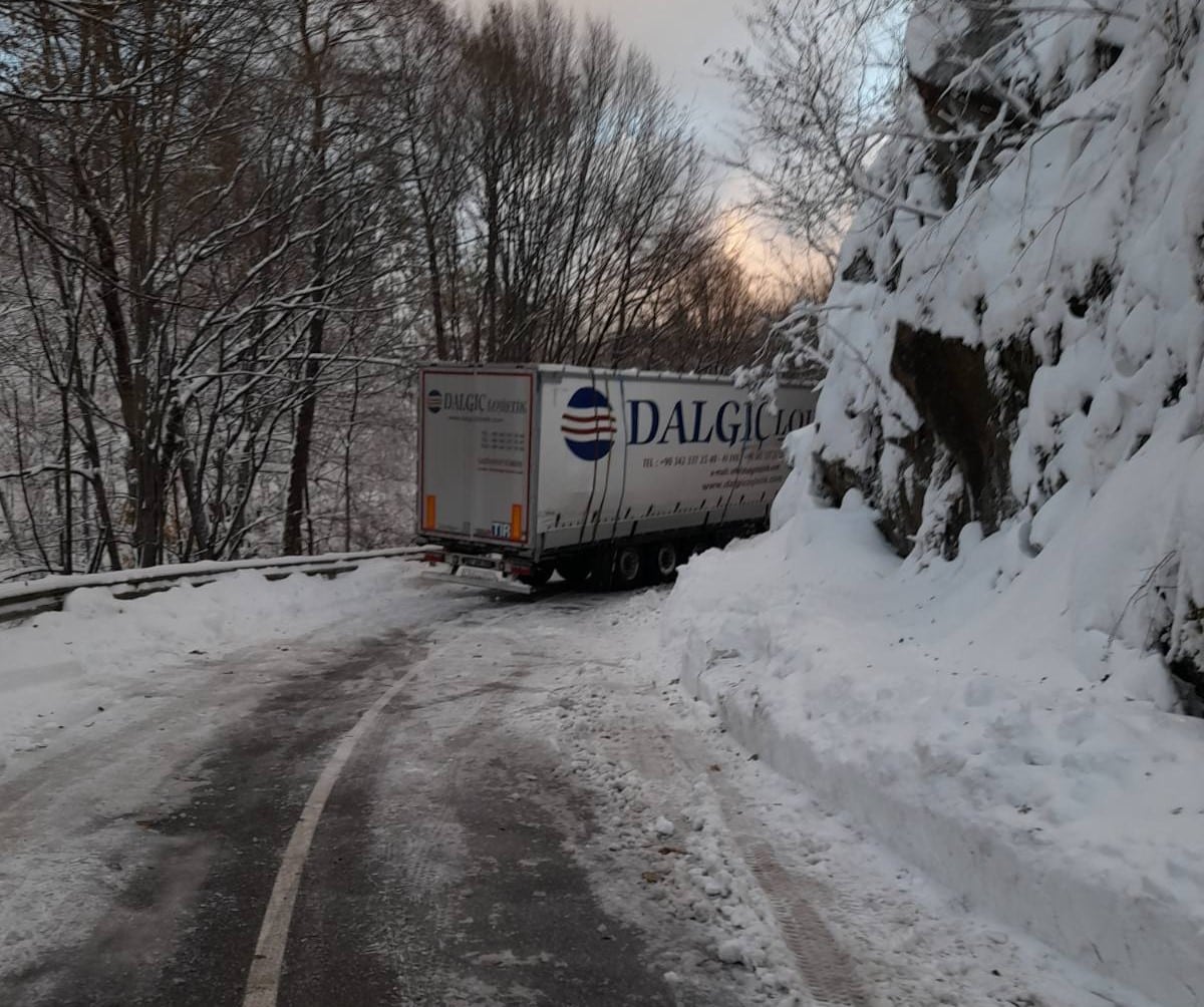 Възстановено е движението за всички МПС през прохода Рожен Това