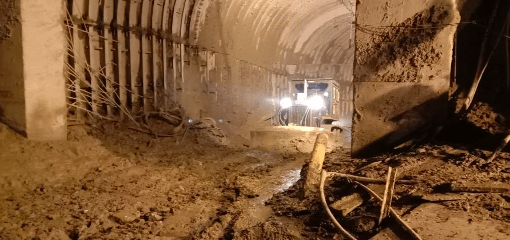Камера е заснела кадри на 41 работници блокирани в тунел