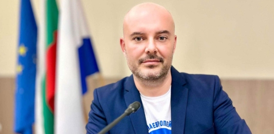 Стоян Царев