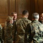 Тодор Тагарев и украински военнослужещи