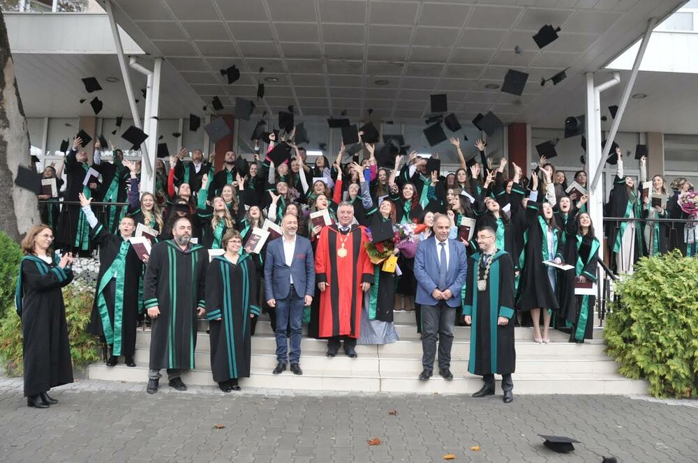 Абсолвентите от пет бакалавърски специалности на Медицинския факултет при Тракийски