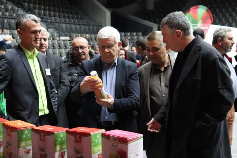 Причината за затварянето на фермерските пазари беше че за 20