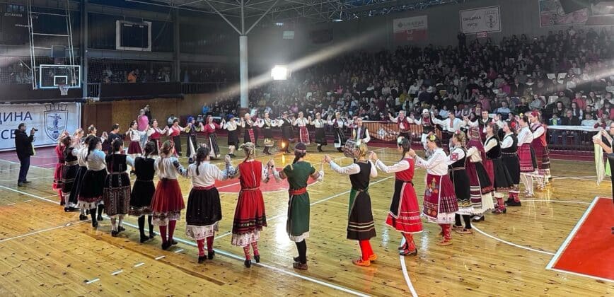 Коледно надиграване