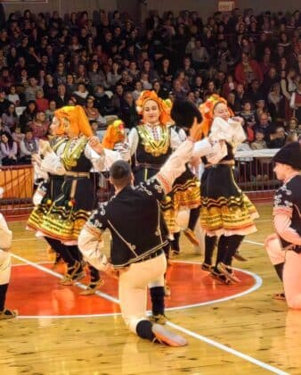 Коледно надиграване