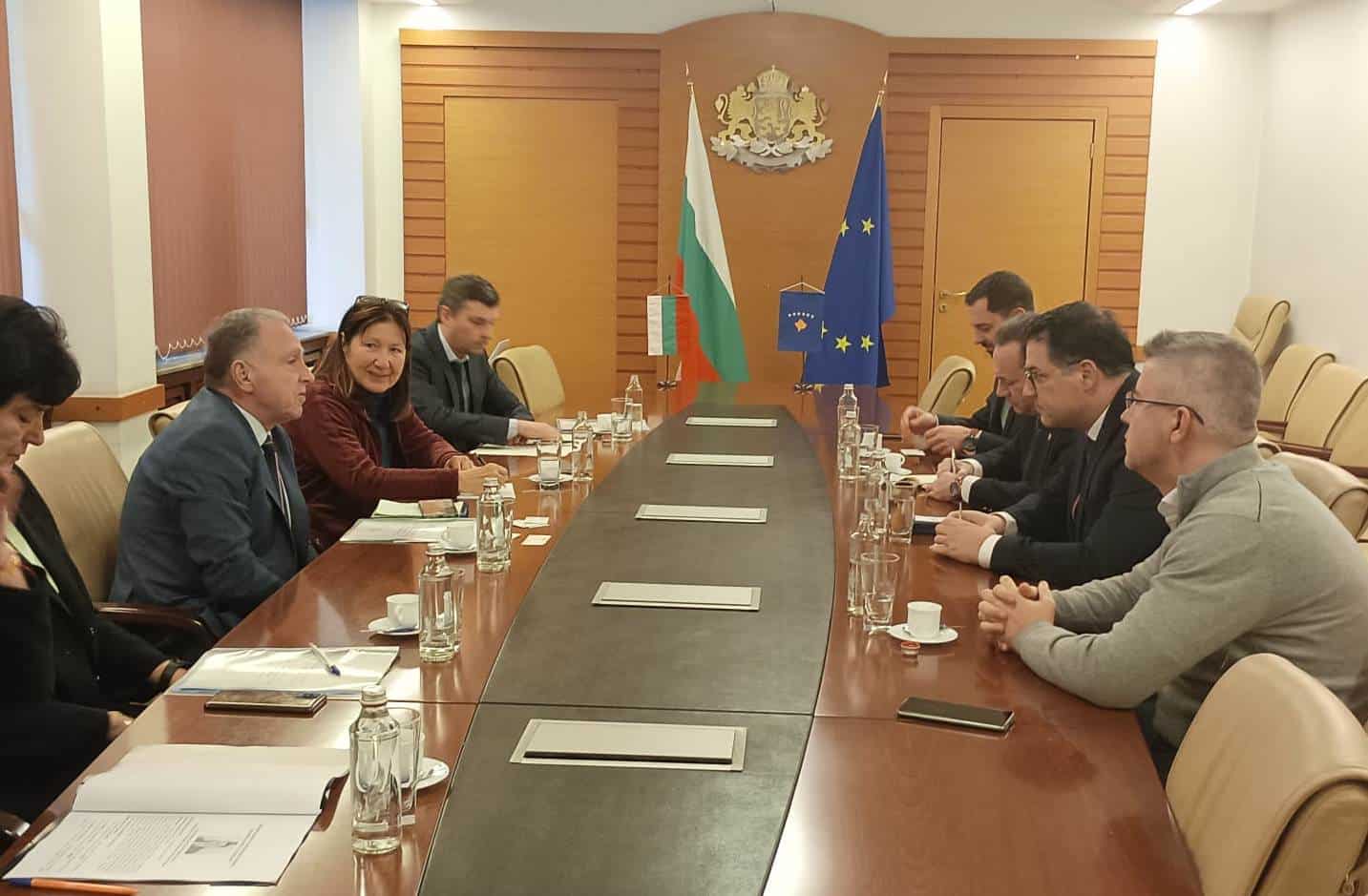 България и Косово са близки съседи така че има много