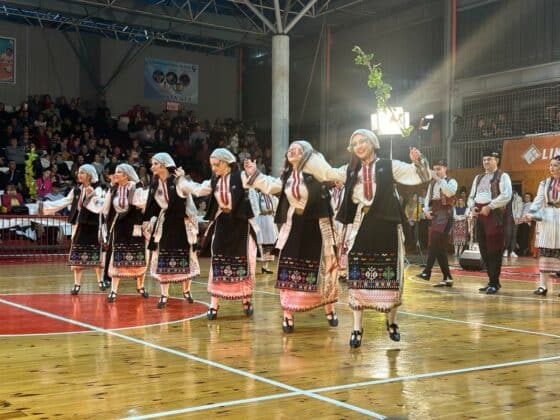 Коледно надиграване