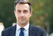 Деян Николов