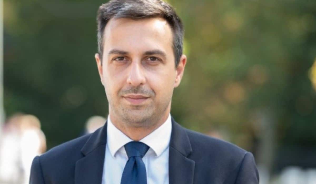 Кандидатът за общински съветник променил политическата си принадлежност на входа