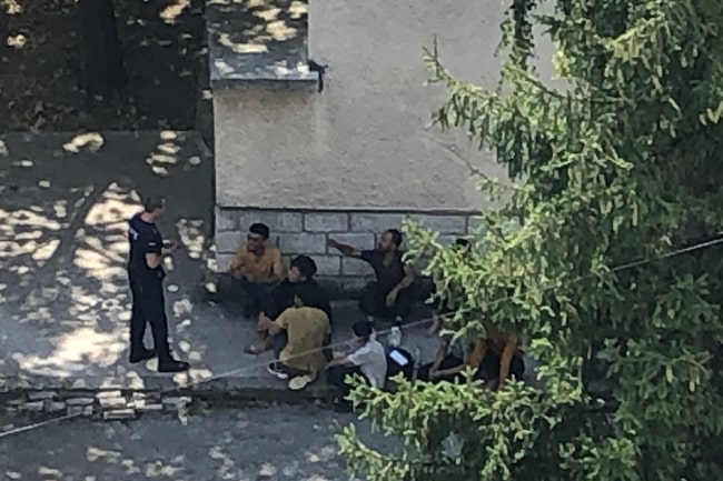 Група от 21 чужденци са били задържани в Ломско Те